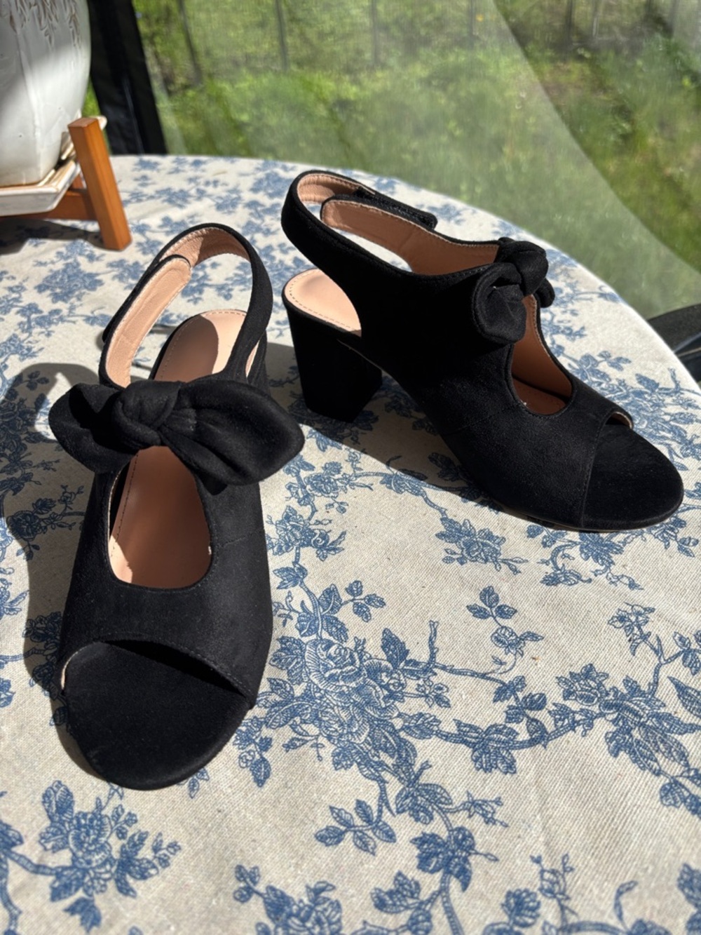 Black Peep-Toe Bow Block Heel Sandals - Women